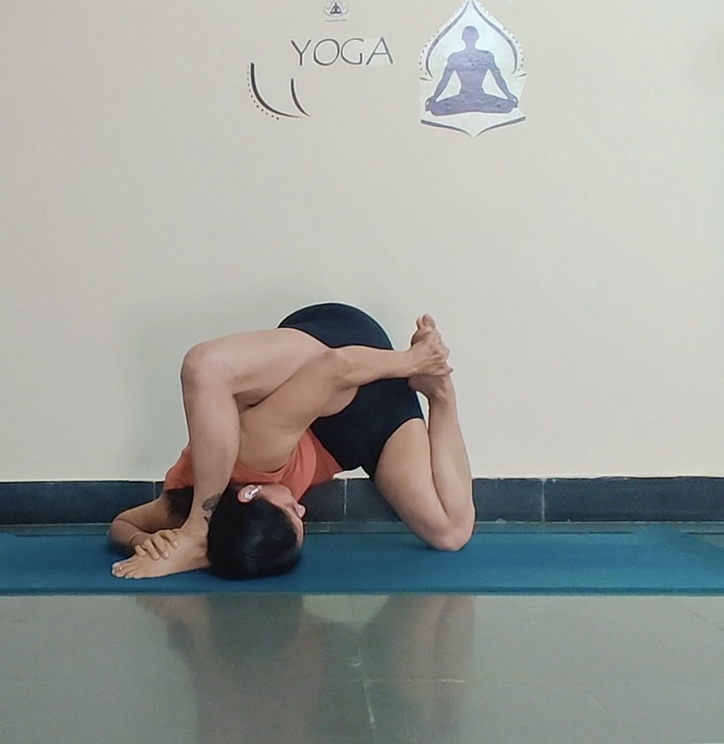 Sri Devi practicing a fluid Vinyasa flow transition. Sri Devi Vinyasa Flow